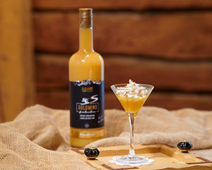 Dolomiti Bombardino als perfektes Wintergetränk mit Sahnehäubchen