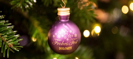 Christbaumkugel gefüllt mit Schnaps & Gin Christbaumkugel gefüllt mit Schnaps & Gin